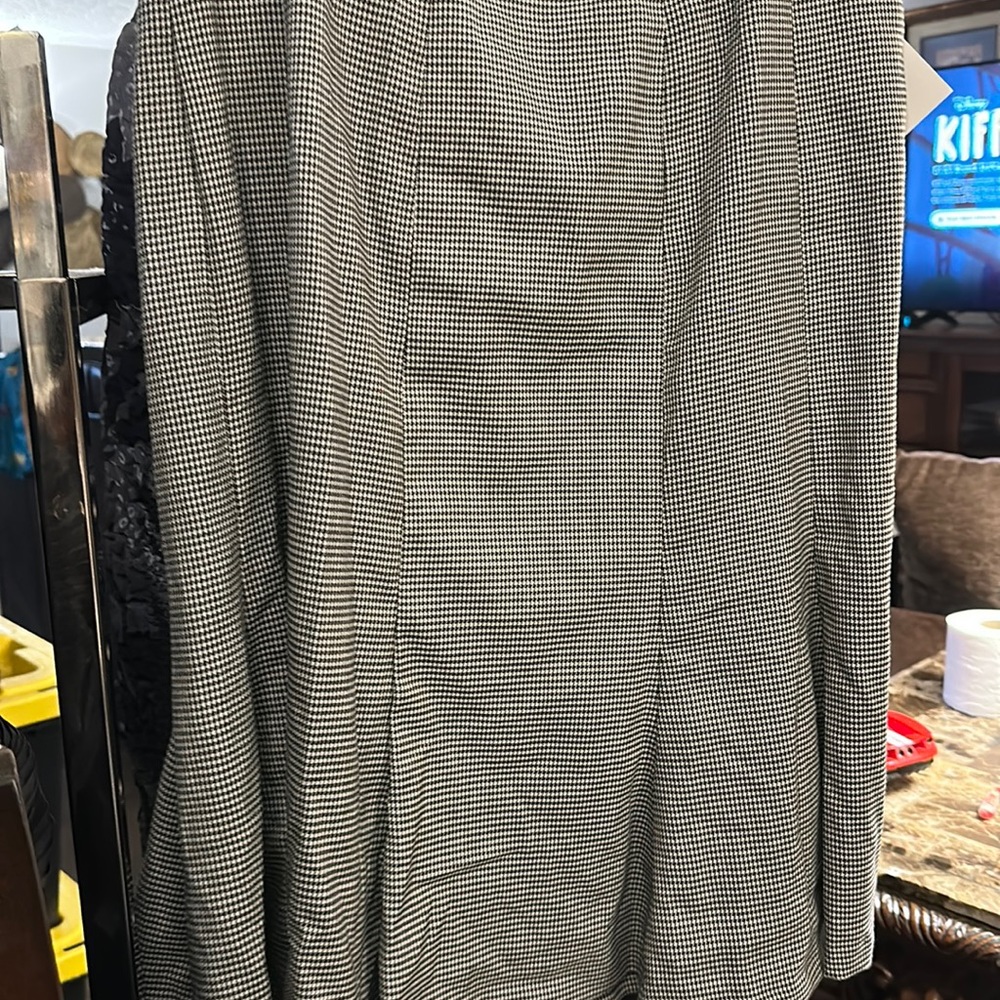 Focus 2000  houndstooth woman’s skirt size 14